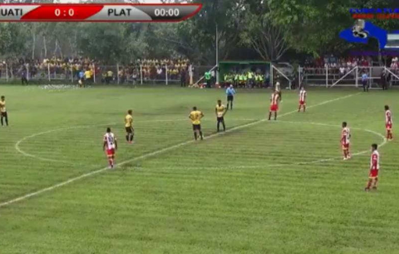 VIDEO: Không cần giao bóng, cầu thủ sút tung lưới đối phương