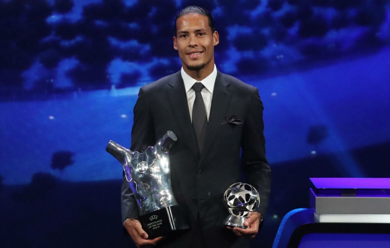Van Dijk đi vào lịch sử game bóng đá hàng đầu thế giới