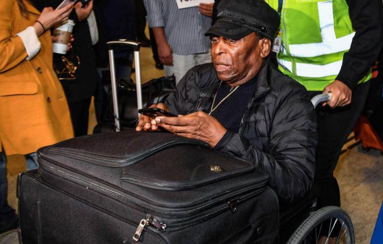 Huyền thoại Pele trầm cảm vì không thể đi lại