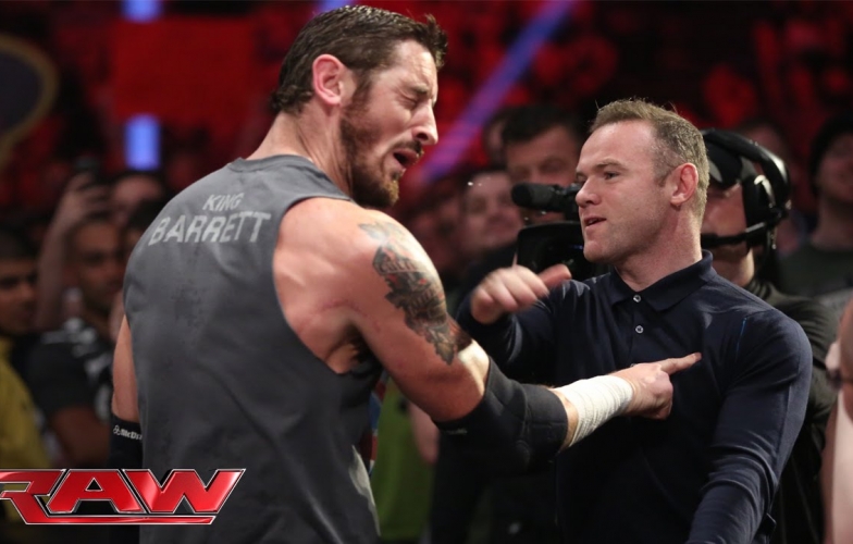 Bị khiêu khích, Rooney tát 'sấp mặt' nhà vô địch WWE