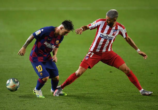 Barca và Atletico dâng chức vô địch cho Real Madrid