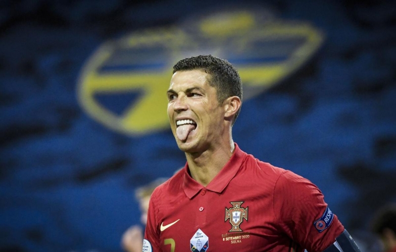 Giggs: 'Ronaldo sẽ chơi bóng đến năm 40 tuổi'