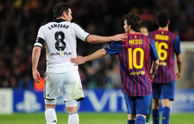 HLV Chelsea đánh giá cao Messi hơn Ronaldo