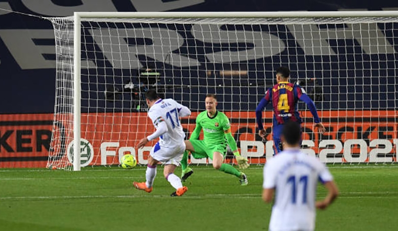 Thiếu Messi, Barca nhận trái đắng trước đội bóng tí hon