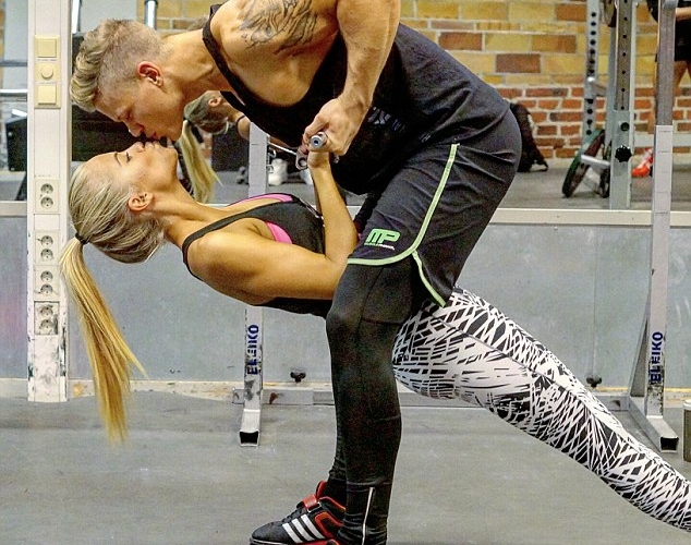 Tập GYM đôi: Mỗi bài tập một nụ hôn, bạn có muốn thử?