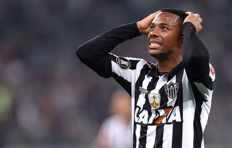Robinho khiến Santos thiệt hại nặng ngay sau khi trở lại