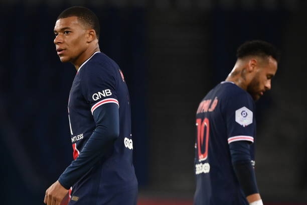Neymar trở thành 'kẻ ngược lối' với Mbappe