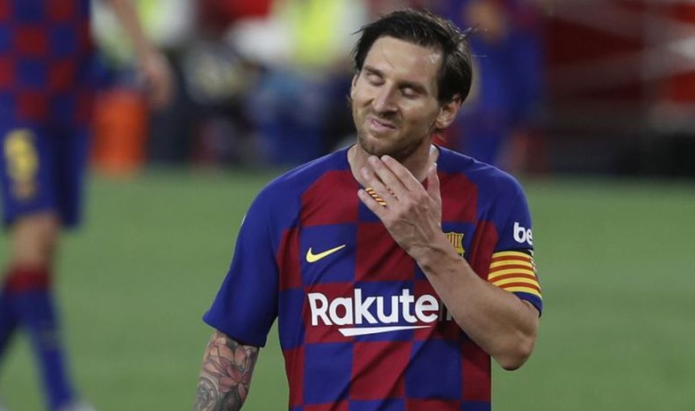 Tiết lộ vụ Messi bị HLV đuổi cổ khỏi phòng thay đồ