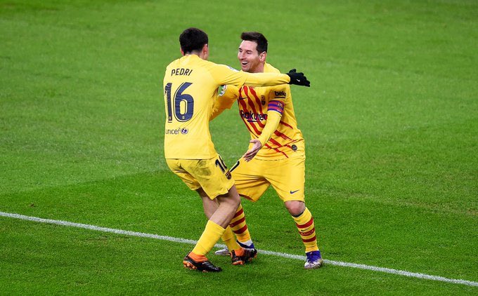 Messi giải cứu Barca trong trận cầu 5 bàn thắng
