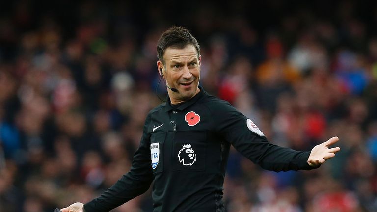 Clattenburg: 'Thật kỳ lạ khi MU không được hưởng penalty'