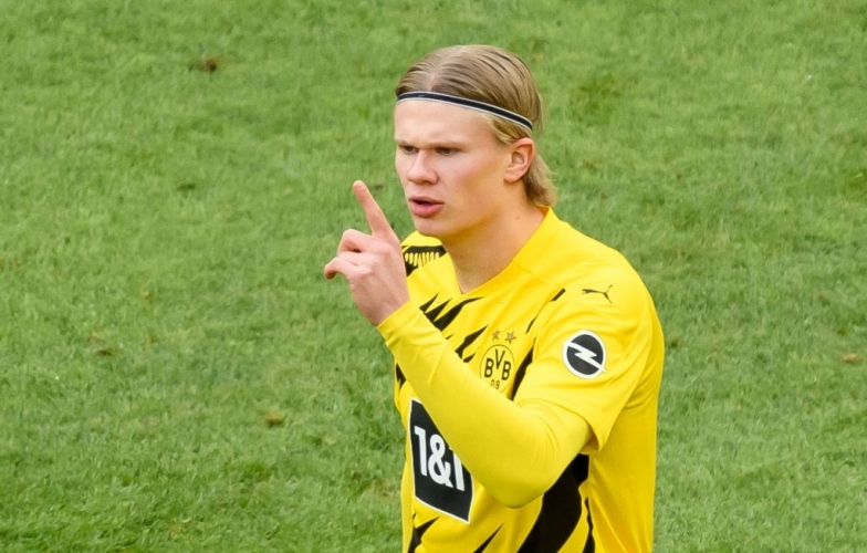 Haaland giúp Dortmund thoát thua ở phút chót