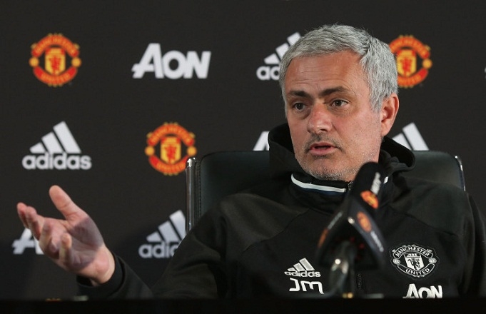 HLV Mourinho bóng gió số phận David de Gea