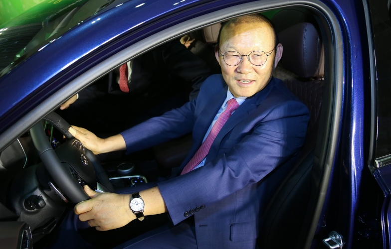 Ông Park Hang Seo bất ngờ được tặng 'xế hộp' tiền tỷ