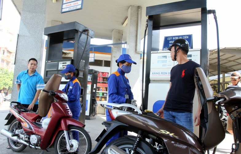 Giá xăng tiếp tục tăng mạnh từ 15h chiều nay (17/4)