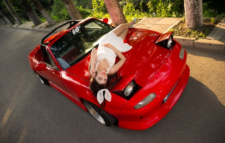 Xe & người đẹp: Người mẫu 9X khoe dáng cùng Mazda MX-5 đời đầu