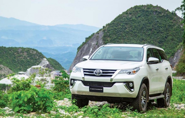 Loạt xe Toyota đồng loạt giảm giá mạnh trong tháng 9