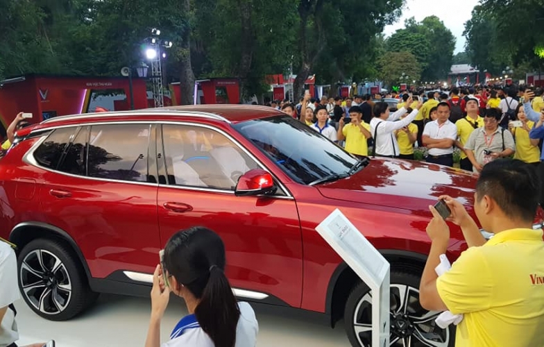 VinFast ưu đãi lớn cho khách hàng mua xe Lux, Fadil