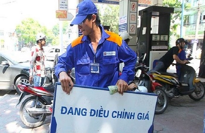 Giá xăng giảm “sốc” xuống dưới 12.000 đồng/lít từ chiều nay