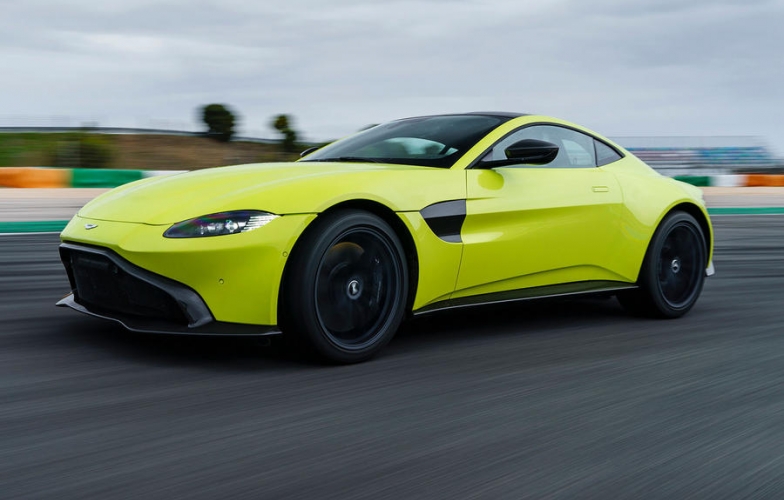 Aston Martin V8 Vantage và DB11 chính hãng bất ngờ về Việt Nam