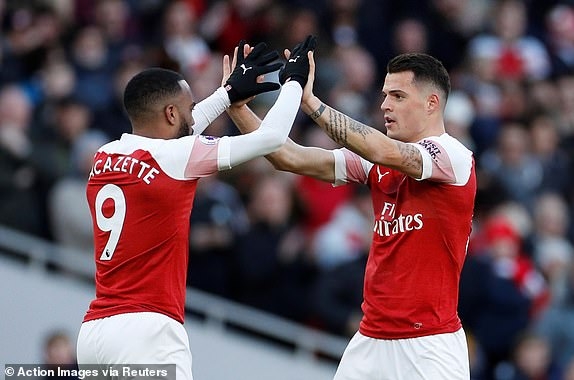VIDEO: Xhaka sút xa đẹp mắt mở tỷ số cho Arsenal trước MU