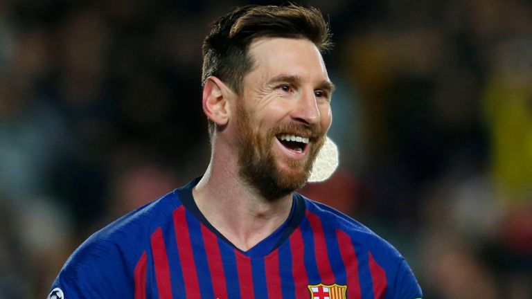 VIDEO: Messi 'chơi bóng rổ bằng chân' tuyệt đỉnh ở Nhật Bản
