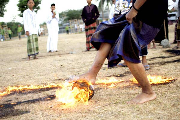Bóng lửa, một trong những môn thể thao điên rồ nhất thế giới