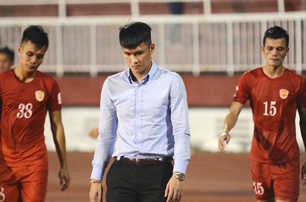 Đội nhà đá như bán độ, Công Vinh xin lỗi khán giả