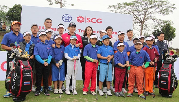 Hai golf thủ thế giới mang sự mới mẻ cho các tay golf nhí VN