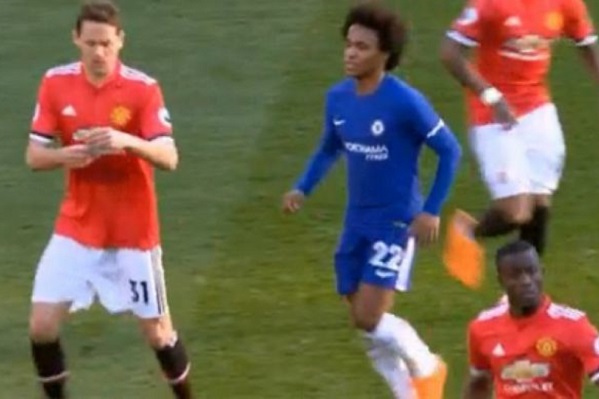 Matic tiết lộ nội dung mảnh giấy từ Mourinho