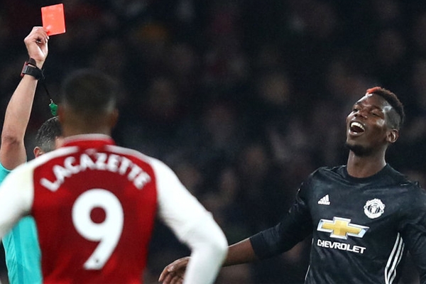 M.U buông xuôi, Pogba chính thức nhận án phạt nặng