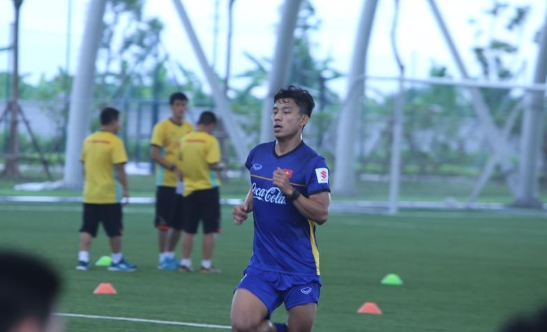 U23 Việt Nam luyện thể lực: Văn Thanh 'vô đối', Công Phượng nghỉ sớm
