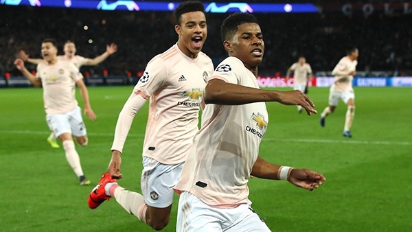 VIDEO: Phản ứng của cầu thủ, NHM sau bàn thắng của Rashford