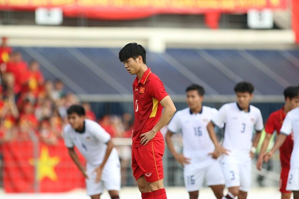 'Hãy để Công Phượng đá đúng vị trí như Ronaldo, Messi'