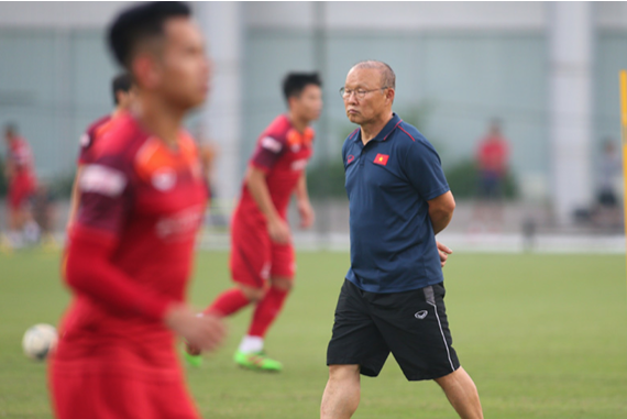 VIDEO: HLV Park Hang Seo đau đầu vì hàng công ĐT Việt Nam?