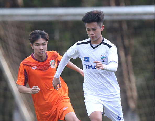 'Xuân Trường mới của HAGL' đạt thành tích sánh ngang Công Phượng