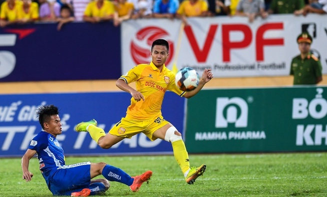 Nam Định thắng nghẹt thở Quảng Nam tại Thiên Trường