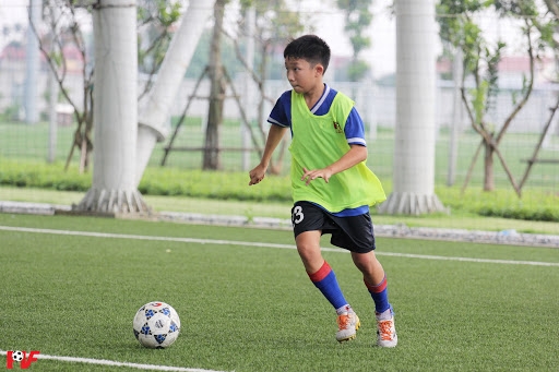 VIDEO: 'Messi Hà Tĩnh' khiến NHM ngỡ ngàng với tư duy và kỹ thuật cực tốt