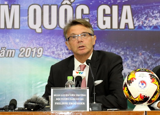 VIDEO: HLV Philippe Troussier chia sẻ vinh dự được dẫn dắt U19 VN