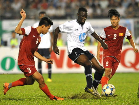 VIDEO: Công Phượng, Xuân Trường khiến U19 Tottenham nín thở