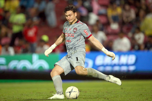 Muangthong United muốn bán thủ môn Đặng Văn Lâm