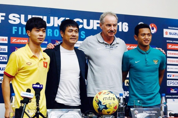 Cầu thủ Indonesia tiếc thương HLV Alfred Riedl
