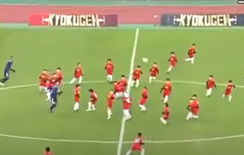VIDEO: '3 chấp 100', trận đấu kỳ lạ nhất lịch sử