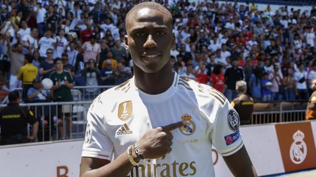 Tuổi thơ dữ dội của tân binh Real Madrid