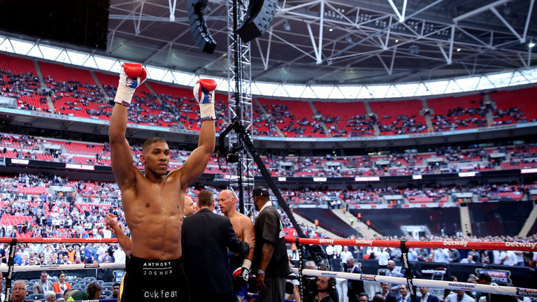 Amir Khan công kích Canelo, Joshua chỉ đấu ở sân nhà? 
