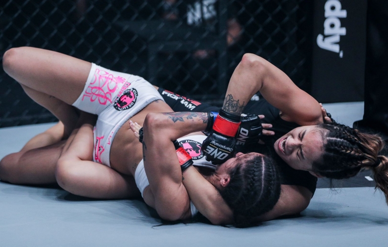 Sở hữu kĩ năng khóa siết hiệu quả cùng ĐKVĐ ONE Angela Lee