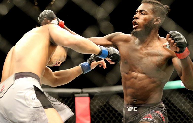 VIDEO: Pha knockout chuẩn đến từng milimet của Devonte Smith