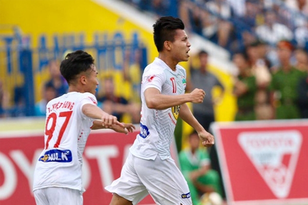 Văn Thanh ghi bàn như Maicon, HAGL vẫn thua thảm Thanh Hóa