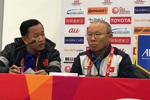 HLV Park Hang Seo hừng hực khí thế trong cuộc họp báo gặp Uzbekistan