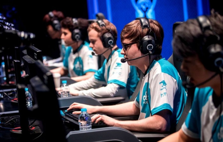 Jensen khiến C9 suýt ôm hận trước Gambit