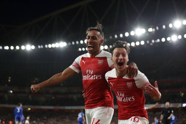 Lội ngược dòng ngoạn mục trước Leicester, Arsenal lọt top 4